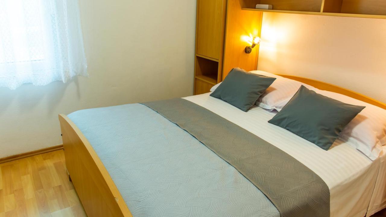 Planikovica Apartments Trogir Eksteriør billede