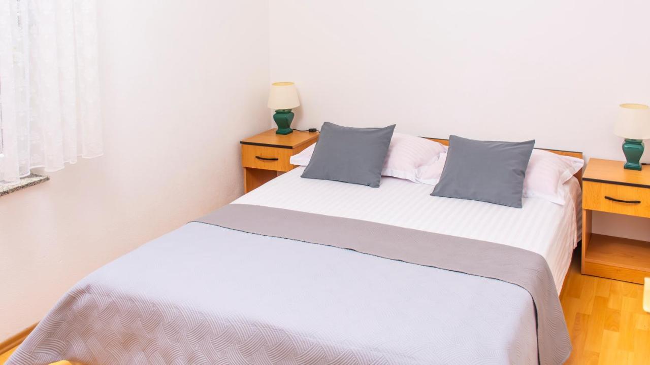Planikovica Apartments Trogir Eksteriør billede