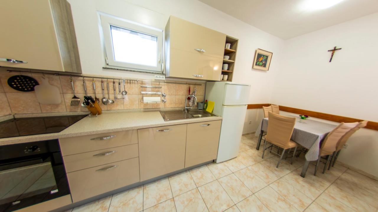 Planikovica Apartments Trogir Eksteriør billede