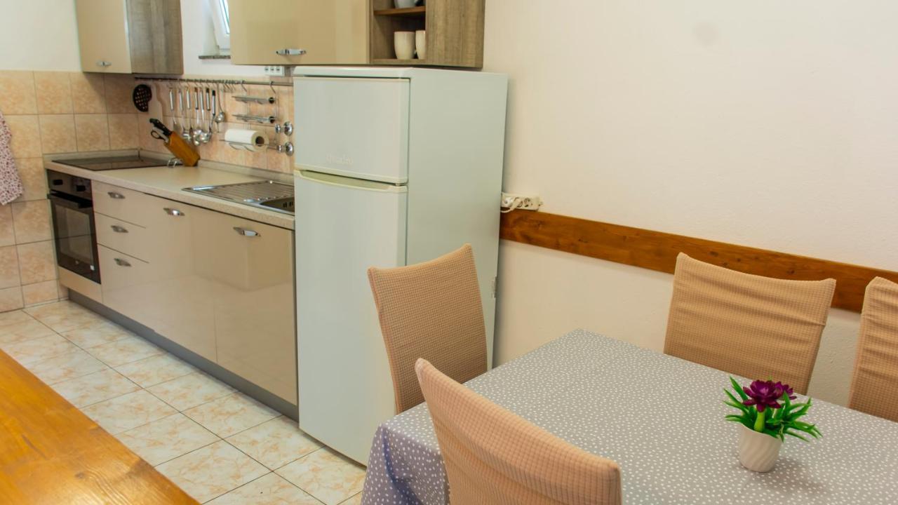 Planikovica Apartments Trogir Eksteriør billede
