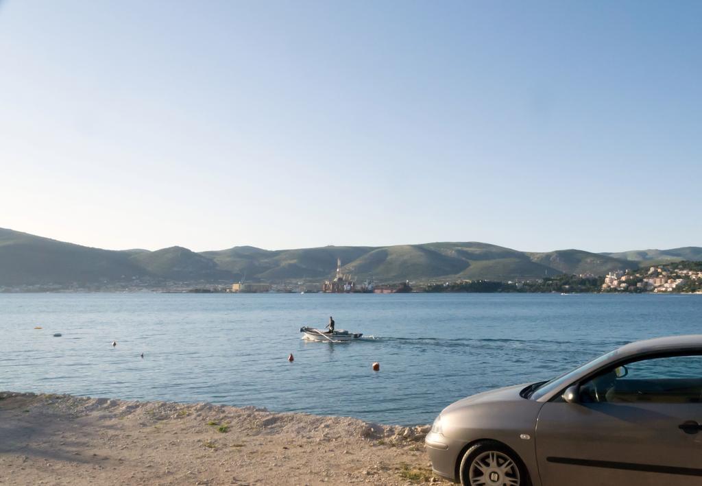 Planikovica Apartments Trogir Eksteriør billede