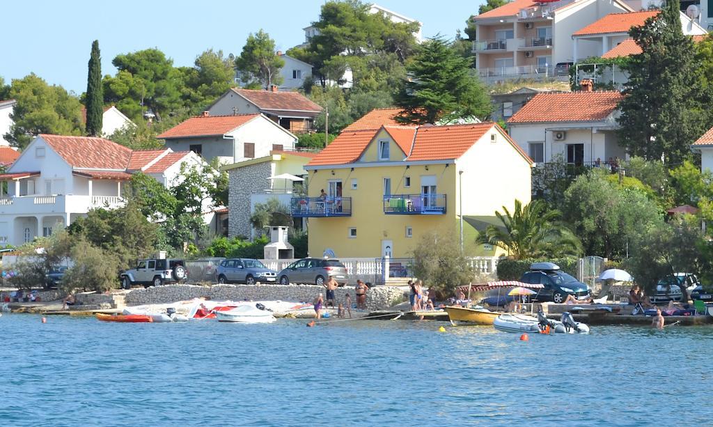 Planikovica Apartments Trogir Eksteriør billede