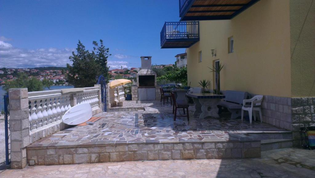 Planikovica Apartments Trogir Eksteriør billede