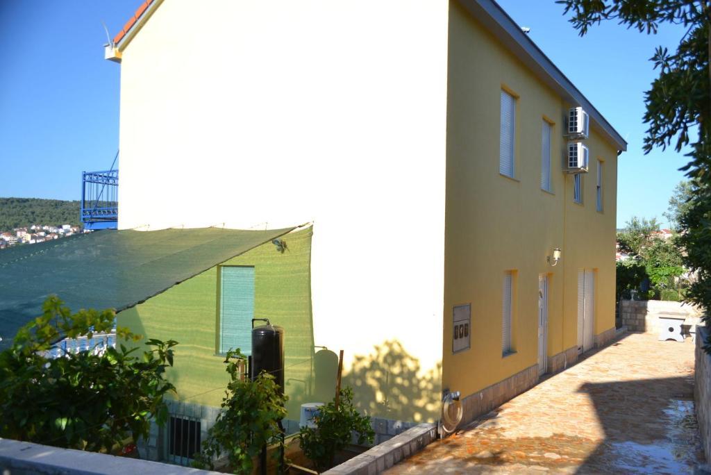 Planikovica Apartments Trogir Eksteriør billede