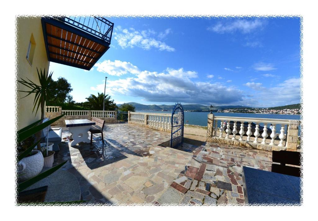 Planikovica Apartments Trogir Eksteriør billede